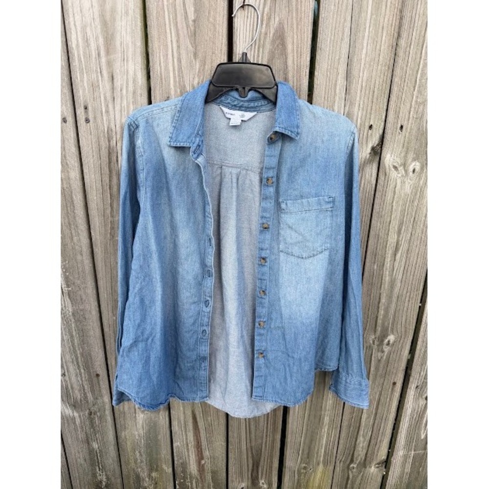 Chambray Denim Coastal Old Navy Classic Shirt M Blue Light Wash Button Up
